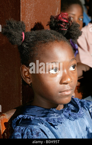 Portrait de jeune fille, Douala, Cameroun, Afrique Banque D'Images