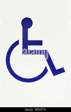 Le pictogramme d'un homme en fauteuil roulant, symbole handicapés Banque D'Images