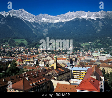 Vue panoramique sur Innsbruck, gamme de Karwendel, vallée de l'Inn, Tyrol, Autriche Banque D'Images