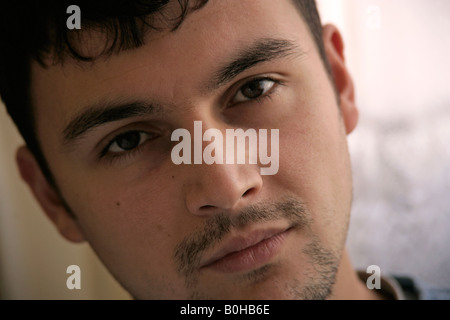Portrait de beau jeune homme turc Banque D'Images