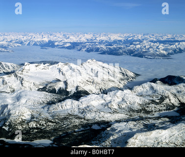 Montagnes Rocheuses enshrouded dans brume, brouillard, USA Banque D'Images