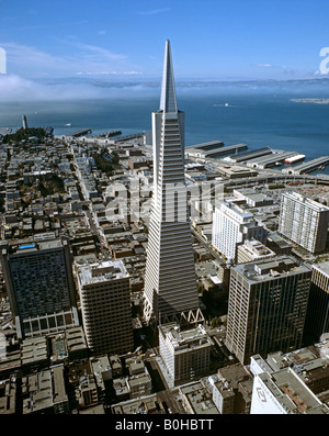 Photo aérienne de la Transamerica Pyramid gratte-ciel de San Francisco, California, USA Banque D'Images