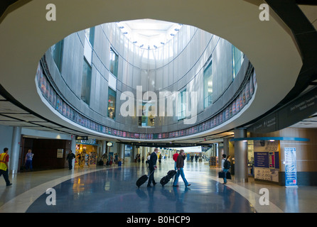 Terminal de l'Aéroport Intercontinental George Bush le matin, Houston, Texas, USA Banque D'Images