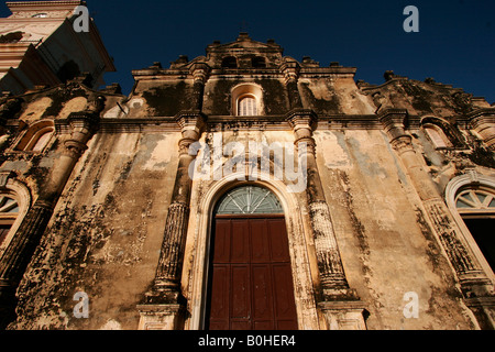 Façade baroque de l'Iglesia de la Merced church in Granada, Nicaragua, Amérique Centrale Banque D'Images