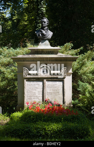 Tombe de Dr. phil. Moritz Carriere, 1817-1895, philosophe, Alter, Suedfriedhof vieux cimetière à Munich, Bavière, Allemagne Banque D'Images