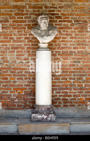 Buste de Pierre et de colonne sur la tombe de Dr. med. Josef Steinbacher, 1819-1869, médecin spa, Alter, ancien cimetière dans Suedfriedhof Banque D'Images