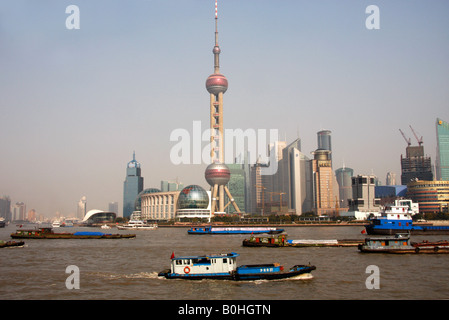 Voyage sur le fleuve Huangpu à Shanghai Pudong laissez-passer de Zone Financière spectaculaire à Shanghai ,Chine Banque D'Images