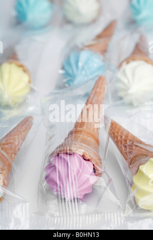 Gaufres Guimauve en forme de crèmes-molle en différentes couleurs Banque D'Images