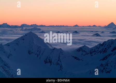 Gamme Silvretta, Mt. Hoher Riffler, Alpes de Lechtal vu de Mt. Brunnenkogel Oetztal, Alpes, Tyrol, Autriche, Europe Banque D'Images