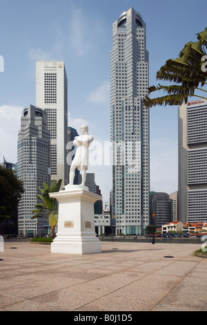 Statue de Raffles, rivière Singapour, Singapour Banque D'Images