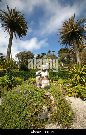 Statue de Gaia par le sculpteur David Wynne, Tresco Abbey Gardens, Tresco, Îles Scilly, UK Banque D'Images