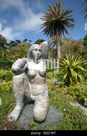 Statue de Gaia par le sculpteur David Wynne, Tresco Abbey Gardens, Tresco, Îles Scilly, UK Banque D'Images