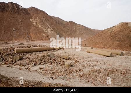 Les colonnes non fini dans le site de la carrière de Mons Claudianus, Désert, Egypte Banque D'Images