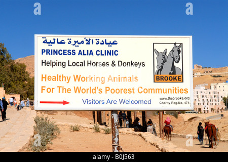 Entrée de la princesse de la clinique notamment pour le travail des chevaux et des ânes . Place d'arrêt pour des promenades touristiques dans la région de Petra, Jordanie . Banque D'Images