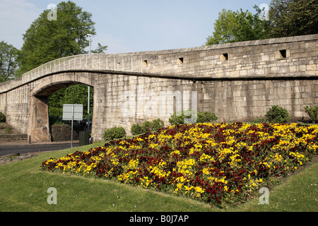 Les murs de la ville et pont sur station road York North Yorkshire england uk Banque D'Images