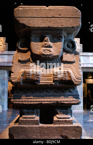 Sculpture d'eau Chalchiutlicue déesse aztèque, Musée National d'anthropologie, le parc de Chapultepec, Mexico Banque D'Images