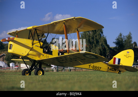 Ancien formateur britannique d'un biplan De Havilland DH-82C Tiger Moth Banque D'Images