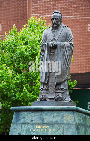 Statue de Confucius dans le quartier chinois de Manhattan New York City New York USA Banque D'Images