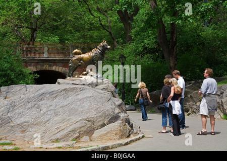 Sculpture Balto dans Central Park Upper Manhattan New York City New York USA Artist E Roth Banque D'Images