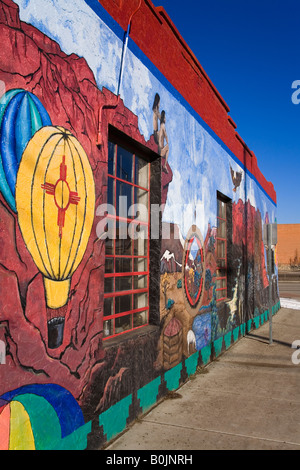 Atelier de réparation automobile peinture murale sur l'historique Route 66 Gallup Nouveau Mexique États-Unis Banque D'Images