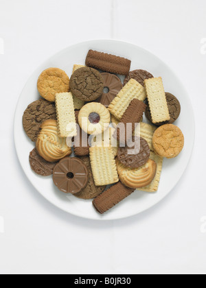 Un assortiment de biscuits sur la plaque Banque D'Images