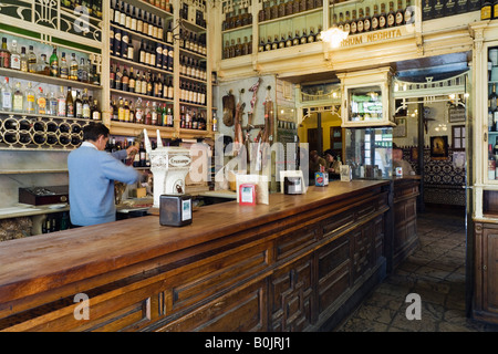 Séville, Andalousie, espagne. El Rinconcillo, le plus vieux bar à Séville, datant du 17ème siècle. Banque D'Images