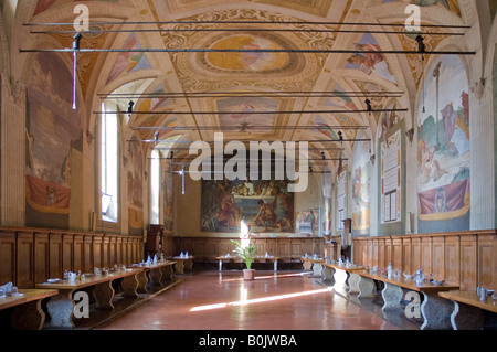 Le réfectoire de l'abbaye de Monte Oliveto Maggiore, Toscane . Banque D'Images