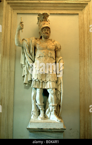 Statue romaine, Temple de Mars Ultor, Rome. Artiste : UN Lorenzini Banque D'Images