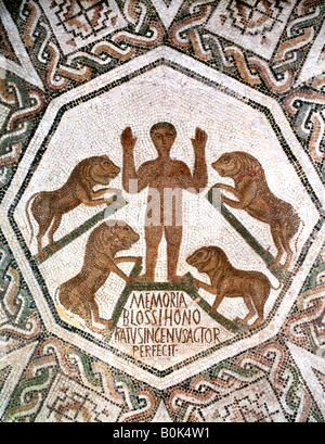 Daniel dans la fosse aux lions, mosaïque romaine de Bordj El Loudi, Tunisie, 5e siècle AD. Artiste : Inconnu Banque D'Images