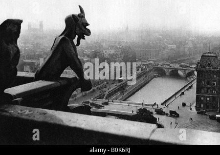 La Seine vue depuis une tour de Notre Dame, Paris, 1931.Artiste : Ernest Flammarion Banque D'Images