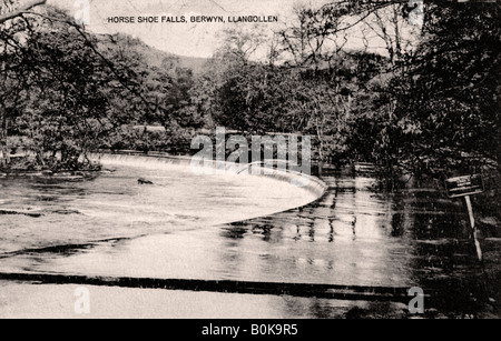 Horseshoe Falls sur la rivière Dee, près de Llangollen, Pays de Galles, au début du xxe siècle. Artiste : Inconnu Banque D'Images