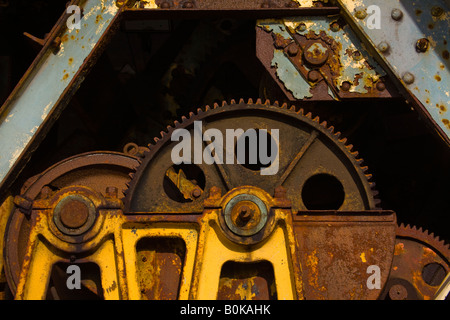 Rusty rouage de grue désaffectée à l'harbour, Irvine, Ayrshire, Scotland Banque D'Images