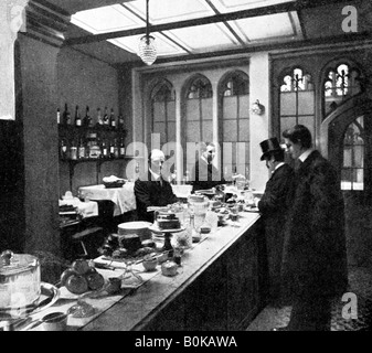 Le bar du hall, de la Chambre des communes, Westminster, London, c1905. Artiste : Inconnu Banque D'Images