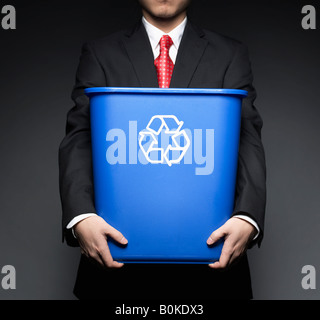 Businessman Holding Recycling Bin Banque D'Images