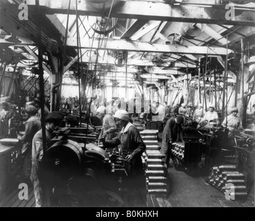 Fabrique de munitions, Londres, Première Guerre mondiale, 1914-1918. Artiste : Haua Banque D'Images