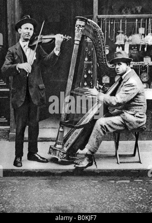 Des musiciens de rue, Londres, 1926-1927. Artiste : Inconnu Banque D'Images