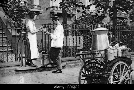 Laitier, au nord de Londres, 1926-1927. Artiste : McLeish Banque D'Images