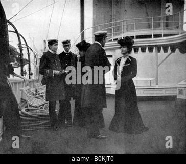 Un groupe sur le yacht royal Victoria et Albert III à Copenhague, de la Suède, 1908.Artiste : Queen Alexandra Banque D'Images