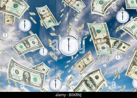 Shot conceptuel sur le temps et l'argent avec les billets de dollar tombant du ciel et des horloges accrochées au ciel Banque D'Images