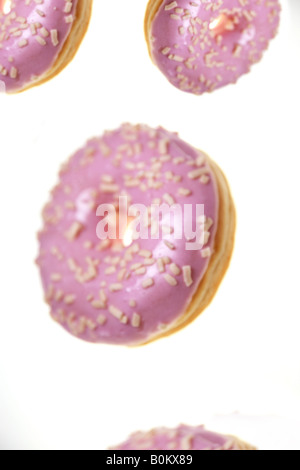 Donuts rose dans l'air Banque D'Images