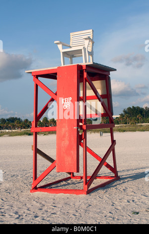 Chaise de sauveteur dans Sand Key Park près de Clearwater en Floride Banque D'Images