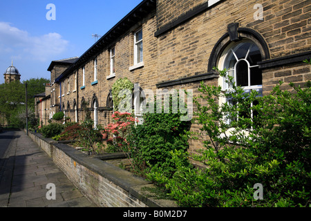 Maisons de village de Saltaire, UNESCO World Heritage Site, Bradford, West Yorkshire, Angleterre, Royaume-Uni. Banque D'Images