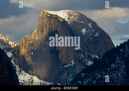 Demi Dôme au printemps la Vallée Yosemite Yosemite National Park Californie un Banque D'Images