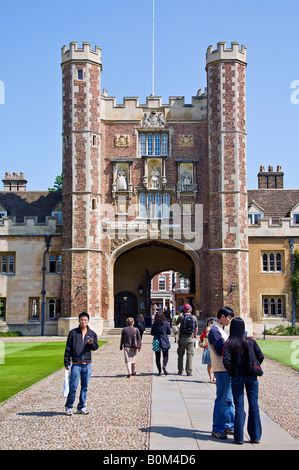 Le côté ouest de la grande porte, Trinity College. Banque D'Images