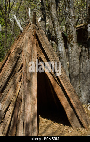 L'écorce de cèdre Miwok cabine umuucha vallée de Yosemite en Californie Banque D'Images