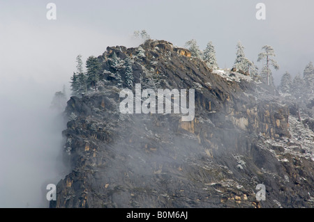 Jante de vallée de Yosemite en Californie Yosemite National Park les nuages Banque D'Images