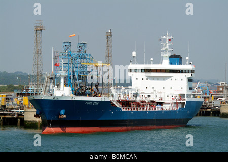 Fure suédois Star navire-citerne d'hydrocarbures et de produits chimiques à Fawley Terminal maritime dans l'eau dans Southampton Hampshire England UK Banque D'Images