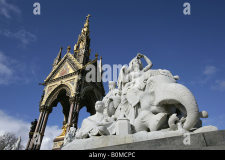 Ville de Londres, en Angleterre. Le Groupe Asie du Mémorial du Prince Albert dans les jardins de Kensington. Banque D'Images