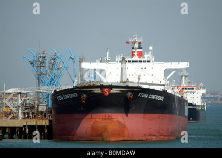 Navire transporteur de vrac le Stena la confiance au terminal maritime de Fawley sur Southampton Water dans le Hampshire England UK Banque D'Images