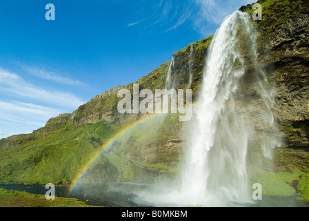 Cascade de Seljalandsfoss, côte sud de l'Islande. Banque D'Images